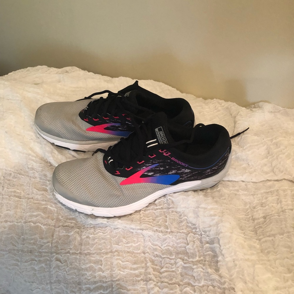 Brooks Adrenaline GTS 18 Running Shoes